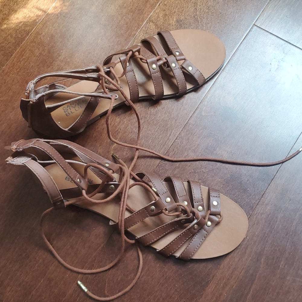 Women - Picture 3 of 8